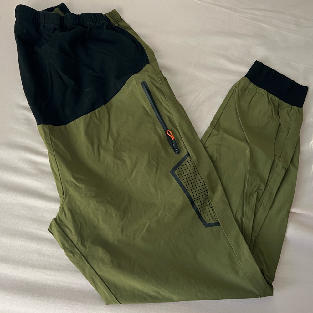 Amazon Maternity Olive Green and Black Track Jogger Scrubs